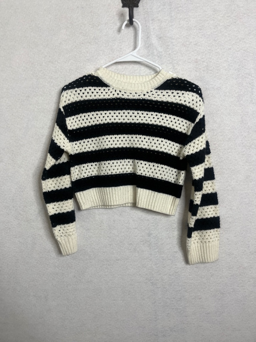 H&M Black White Striped Knit Cropped Sweater Long Sleeve XS